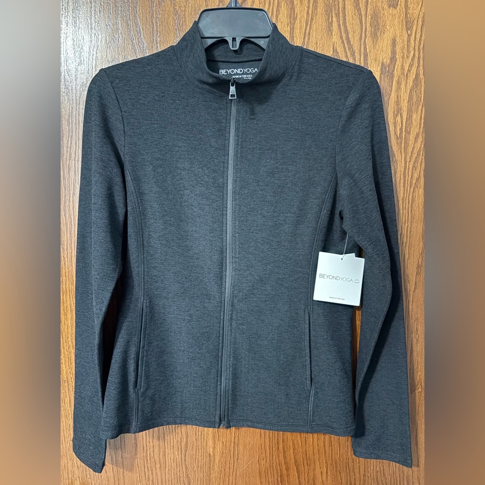 🔥NWT Beyond Yoga Dark Gray Zip-Up Jacket